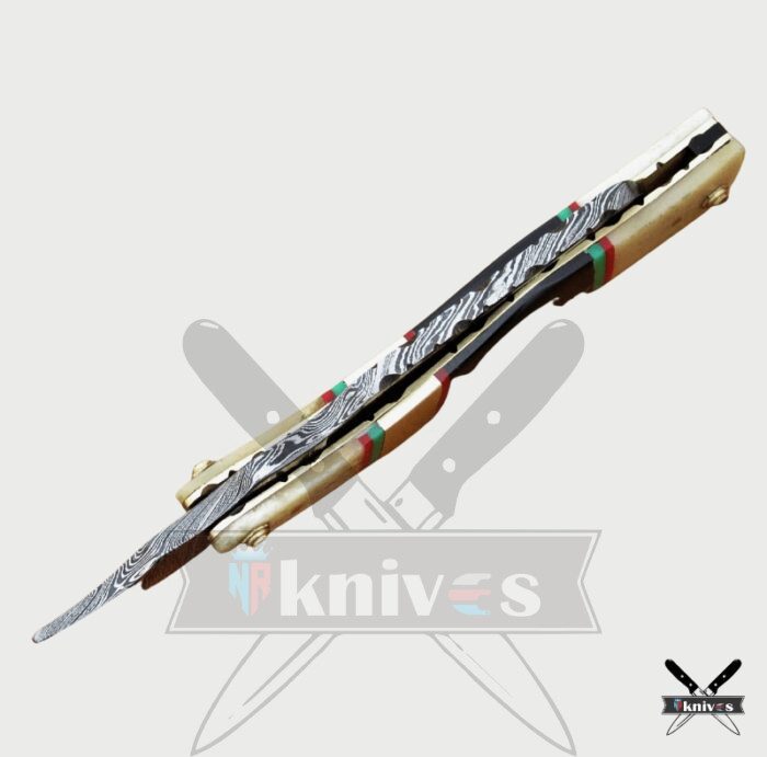 Damascus Steel Blade Razor Knife With Buffalo Horn Handle