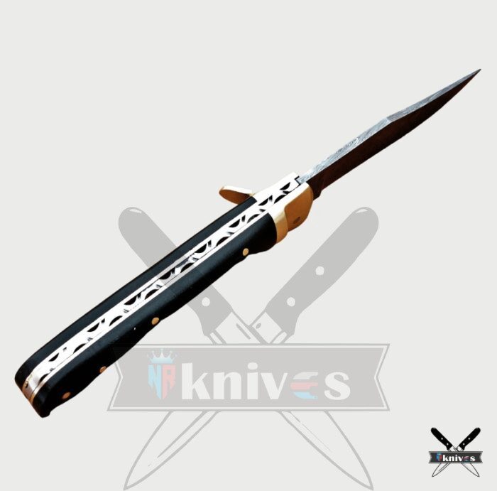 Damascus Steel Blade With Buffalo Horn Handle Folding knife